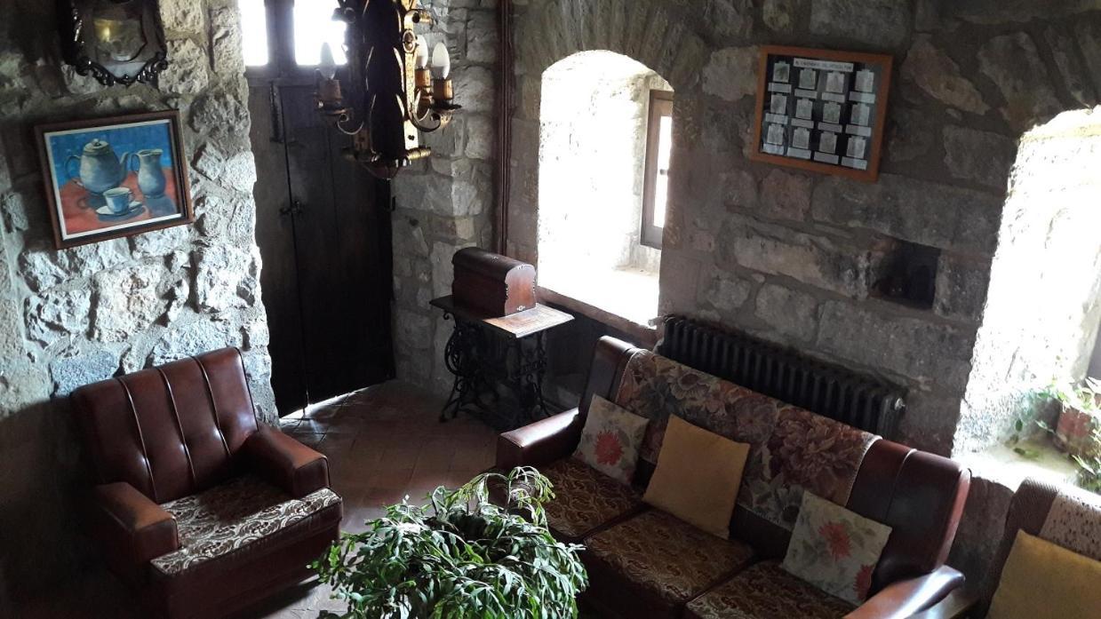 Castell De Llaes Villa Bagian luar foto