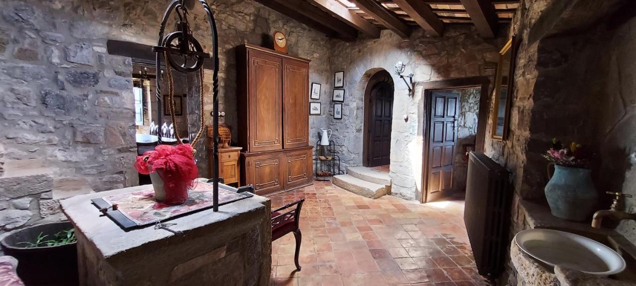 Castell De Llaes Villa Bagian luar foto