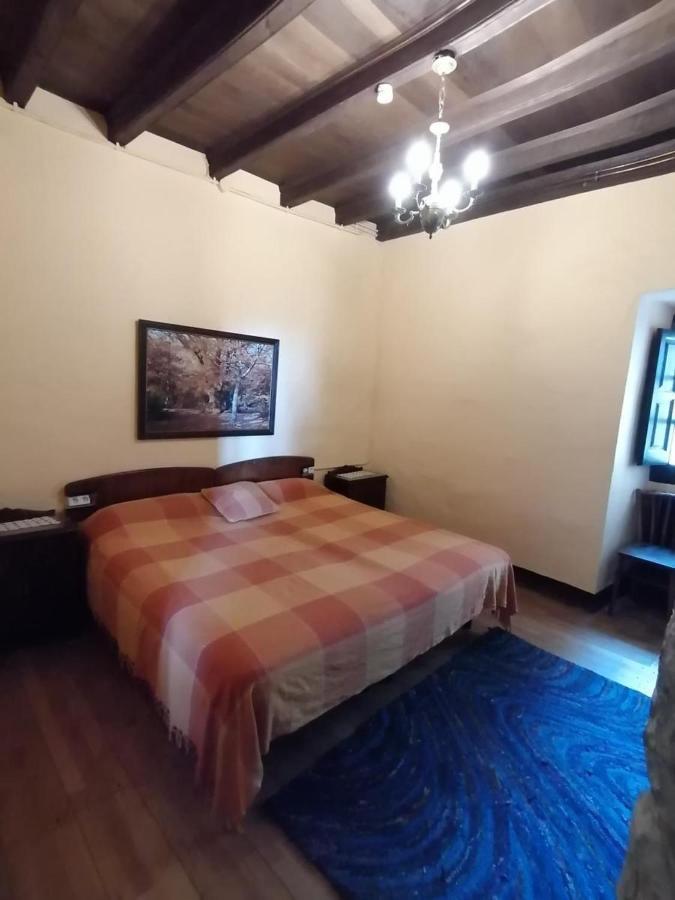 Castell De Llaes Villa Bagian luar foto