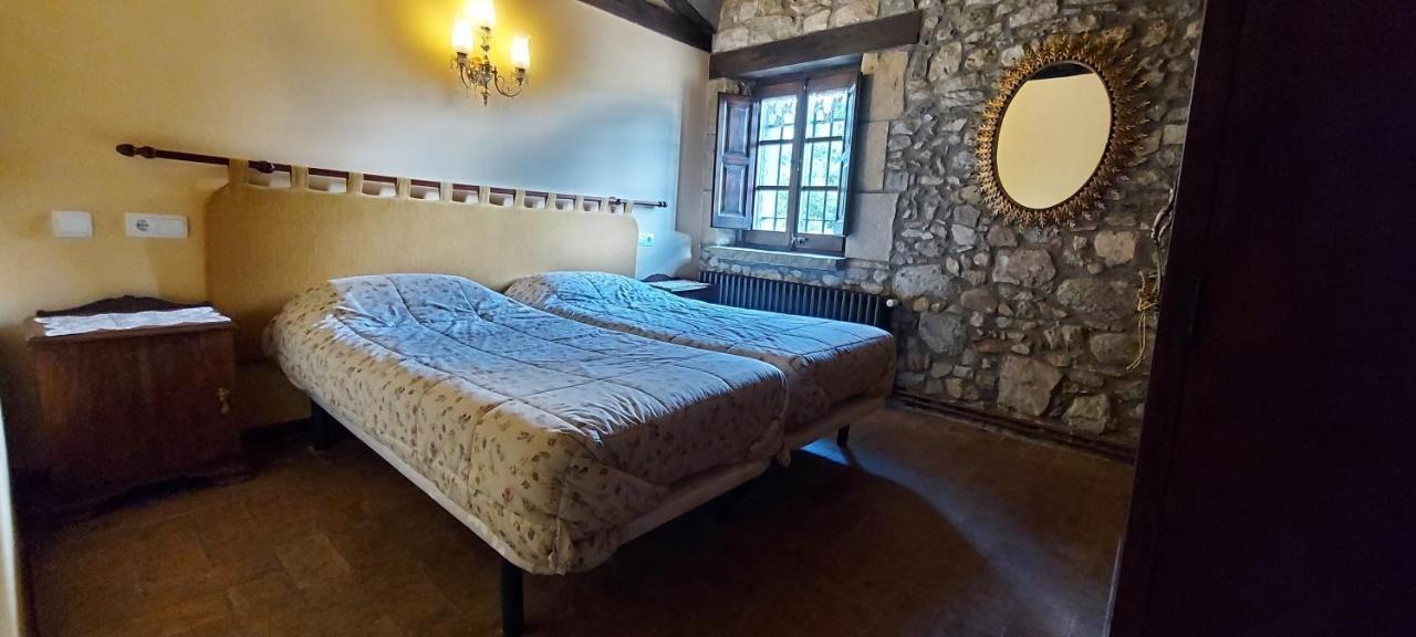 Castell De Llaes Villa Bagian luar foto