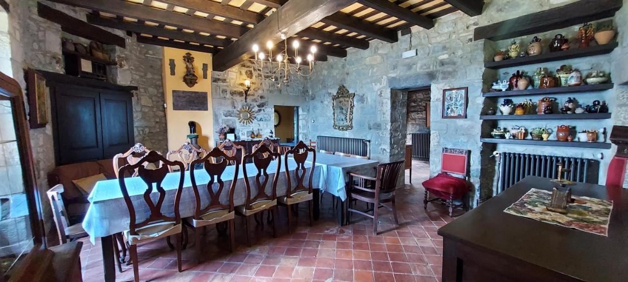Castell De Llaes Villa Bagian luar foto